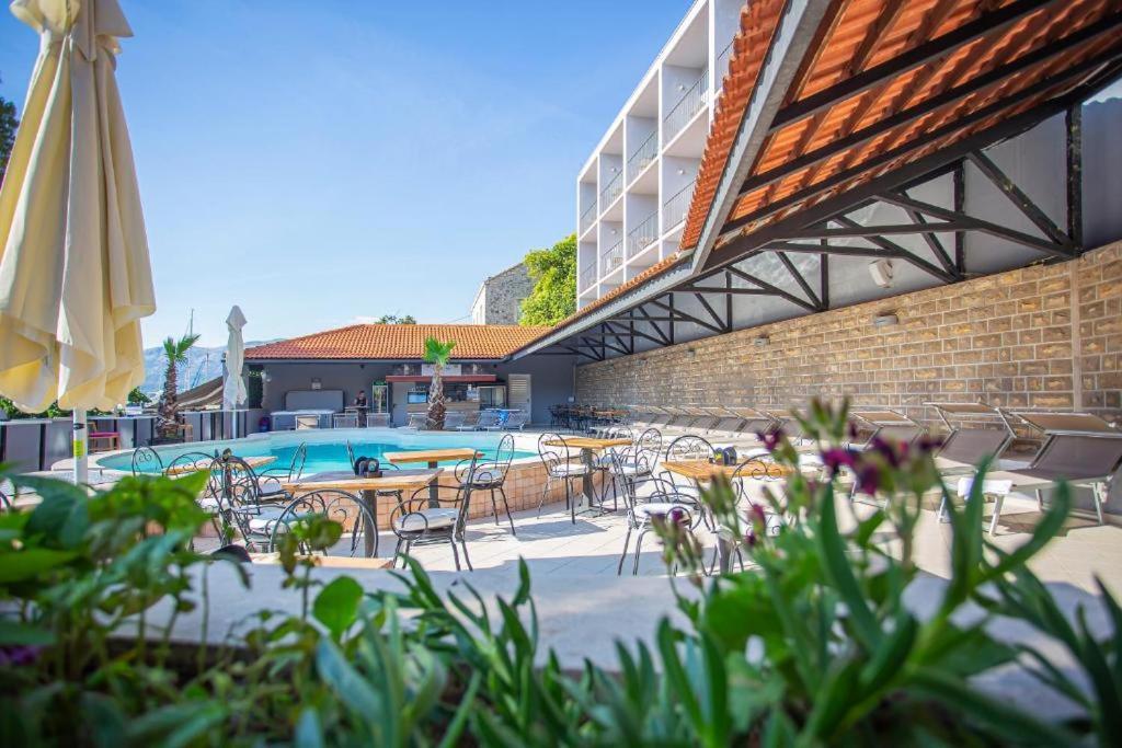 Hotel Лумбарда Екстериор снимка