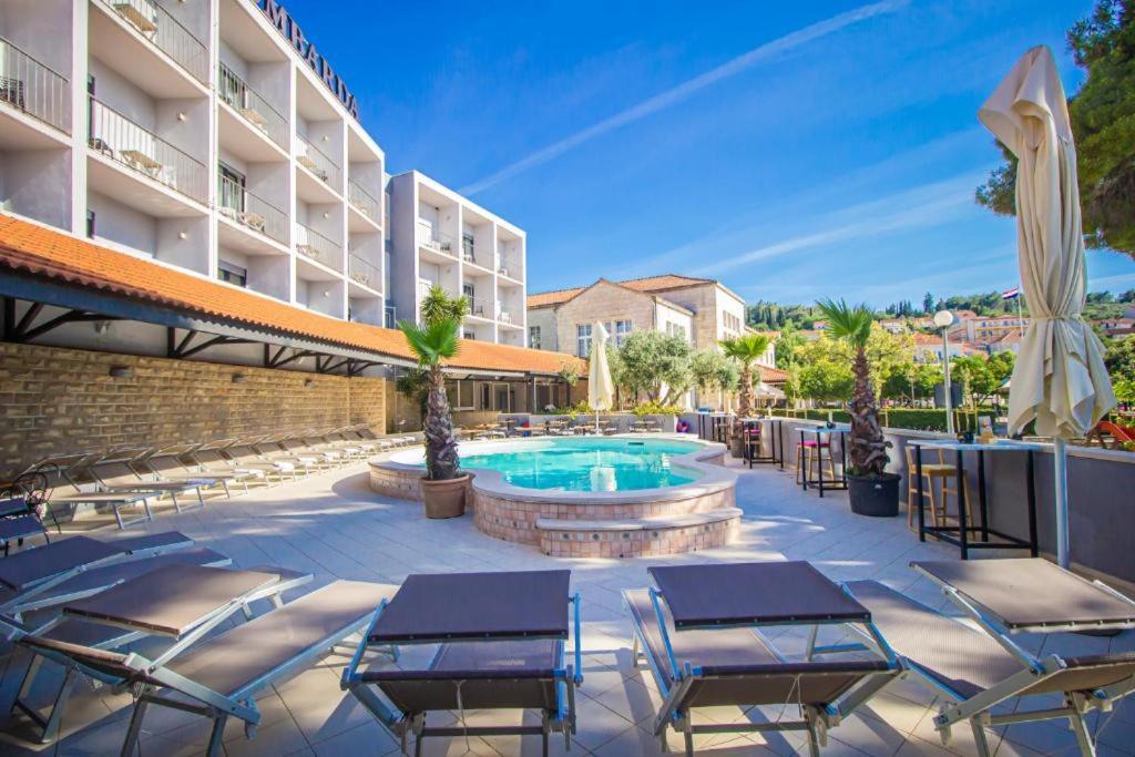 Hotel Лумбарда Екстериор снимка