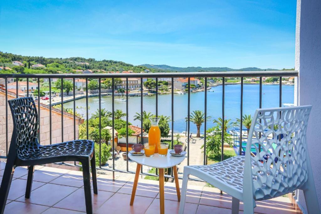 Hotel Лумбарда Екстериор снимка