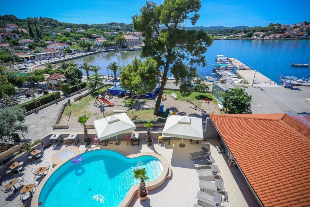 Hotel Лумбарда Екстериор снимка