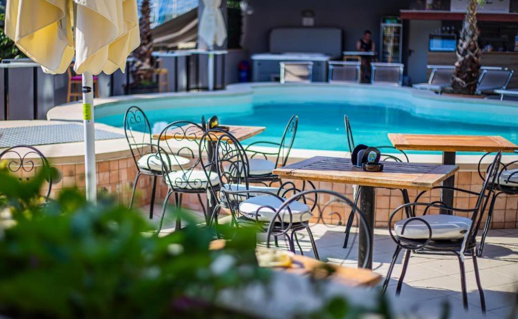 Hotel Лумбарда Екстериор снимка