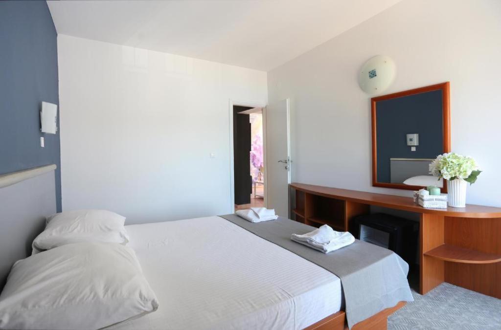 Hotel Лумбарда Екстериор снимка