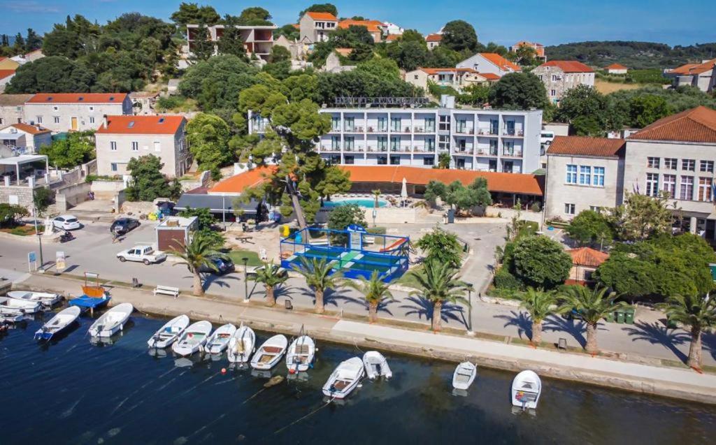 Hotel Лумбарда Екстериор снимка