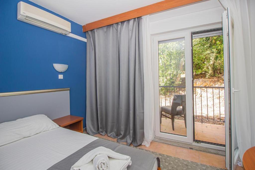 Hotel Лумбарда Екстериор снимка