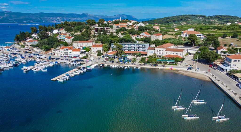 Hotel Лумбарда Екстериор снимка