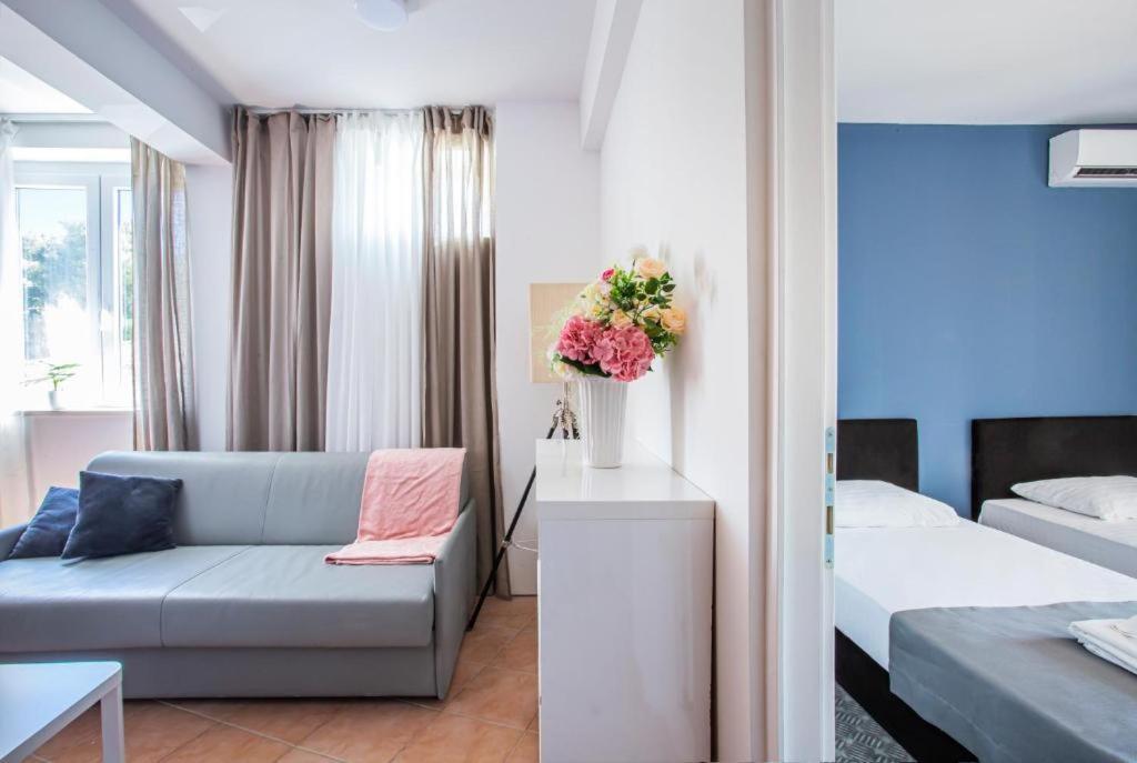 Hotel Лумбарда Екстериор снимка