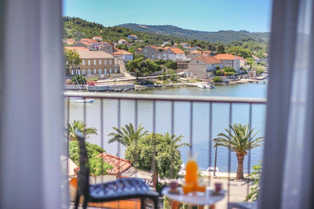 Hotel Лумбарда Екстериор снимка