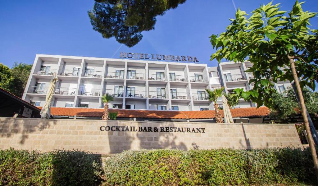Hotel Лумбарда Екстериор снимка
